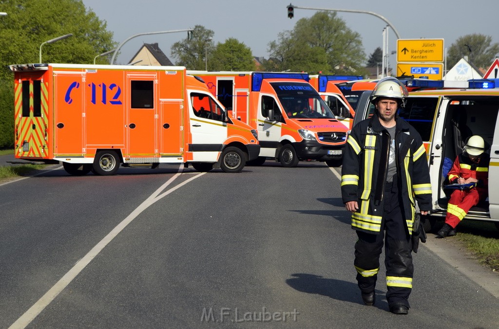 Schwerer VU LKW Zug Bergheim Kenten Koelnerstr P031.JPG - Miklos Laubert